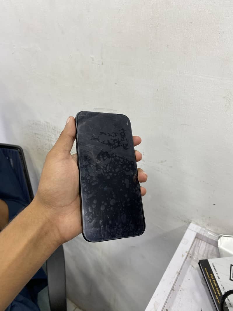 Apple iPhone 16e 0