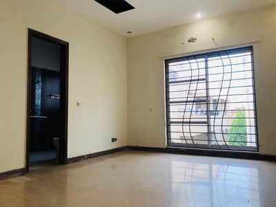 4/MARLA 2ND FLOOR AVAILABLE FOR RANT GOOD LOCATION