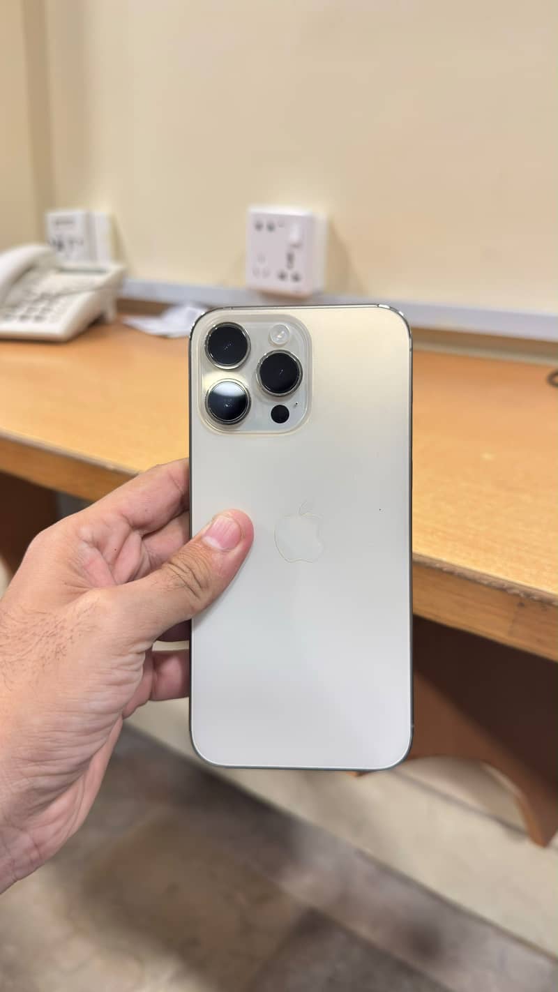 Apple iPhone 14 Pro Max 1