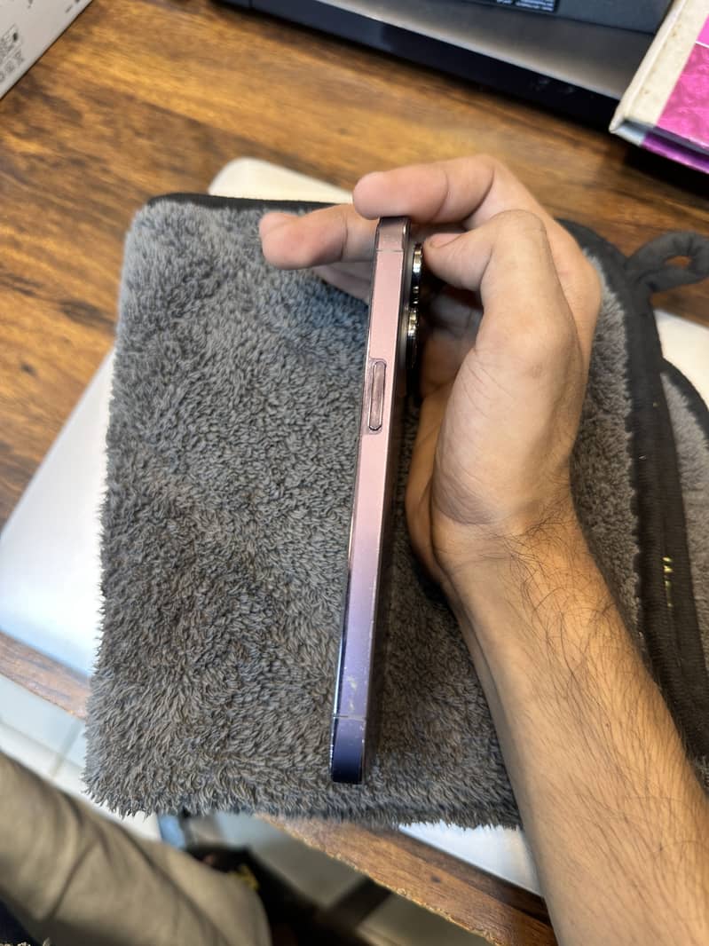 Apple iPhone 14 Pro 2
