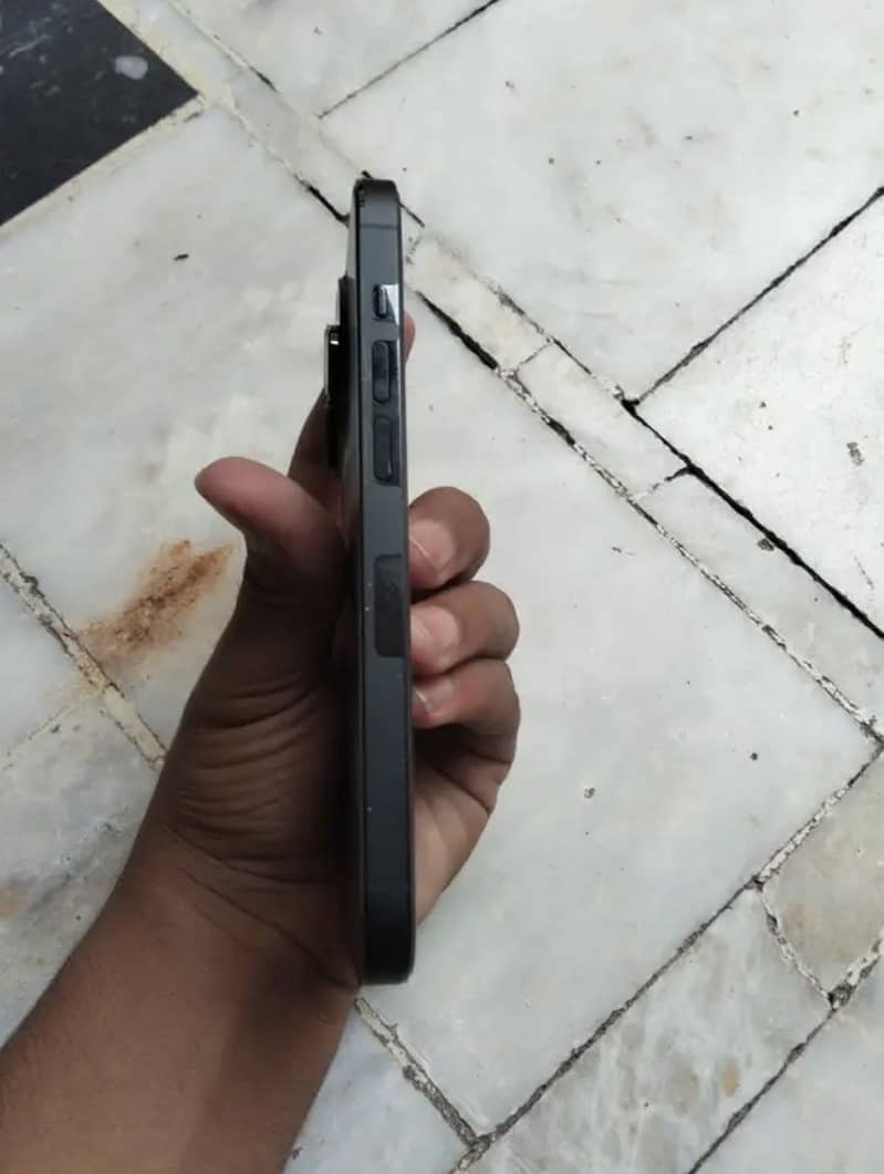 Apple iPhone 14 Pro 2