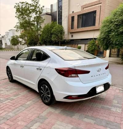 Hyundai Elantra 2023