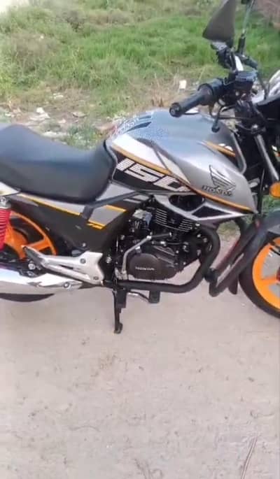 Honda CB 150F model 2022 for urgent sale