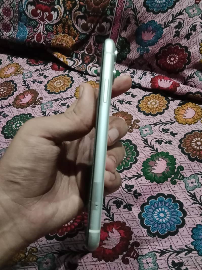 Apple iPhone 11 2