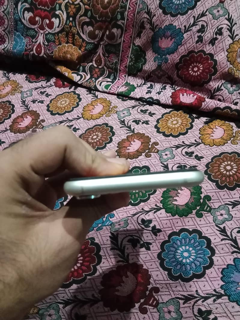 Apple iPhone 11 5
