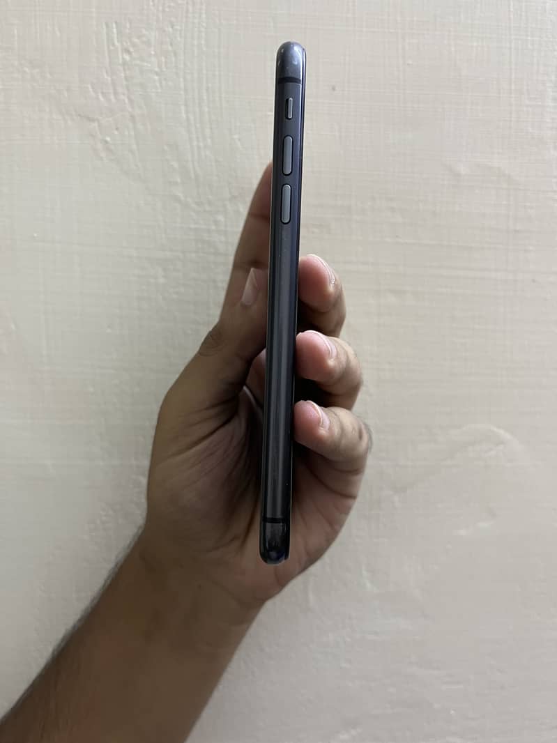 iPhone 11 3