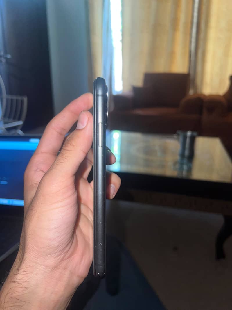 Apple iPhone 11 4