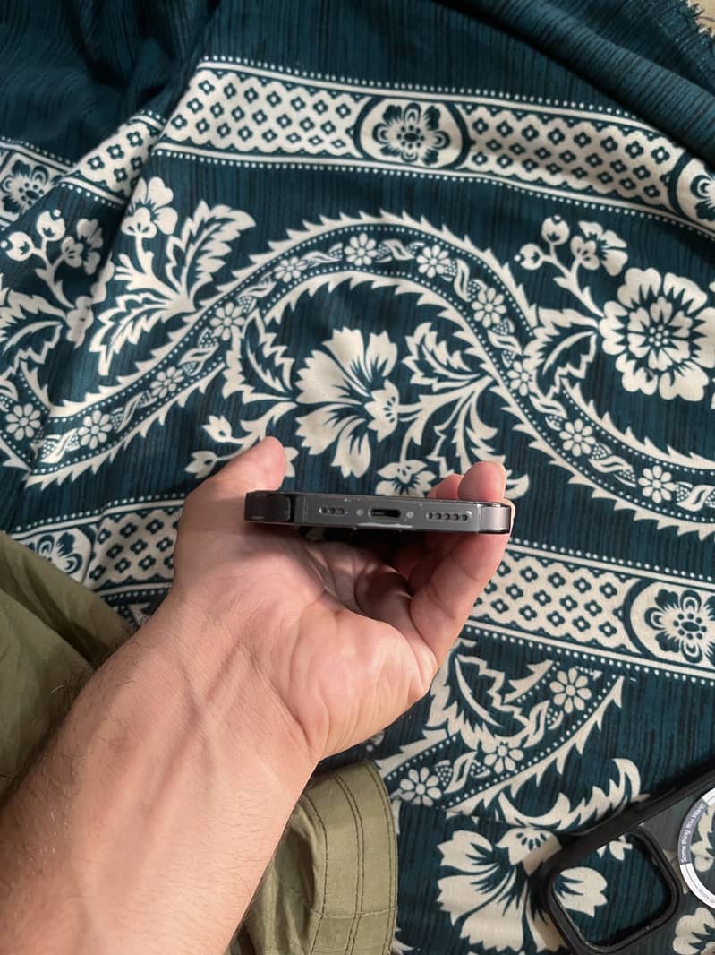 Apple iPhone 14 Pro 2