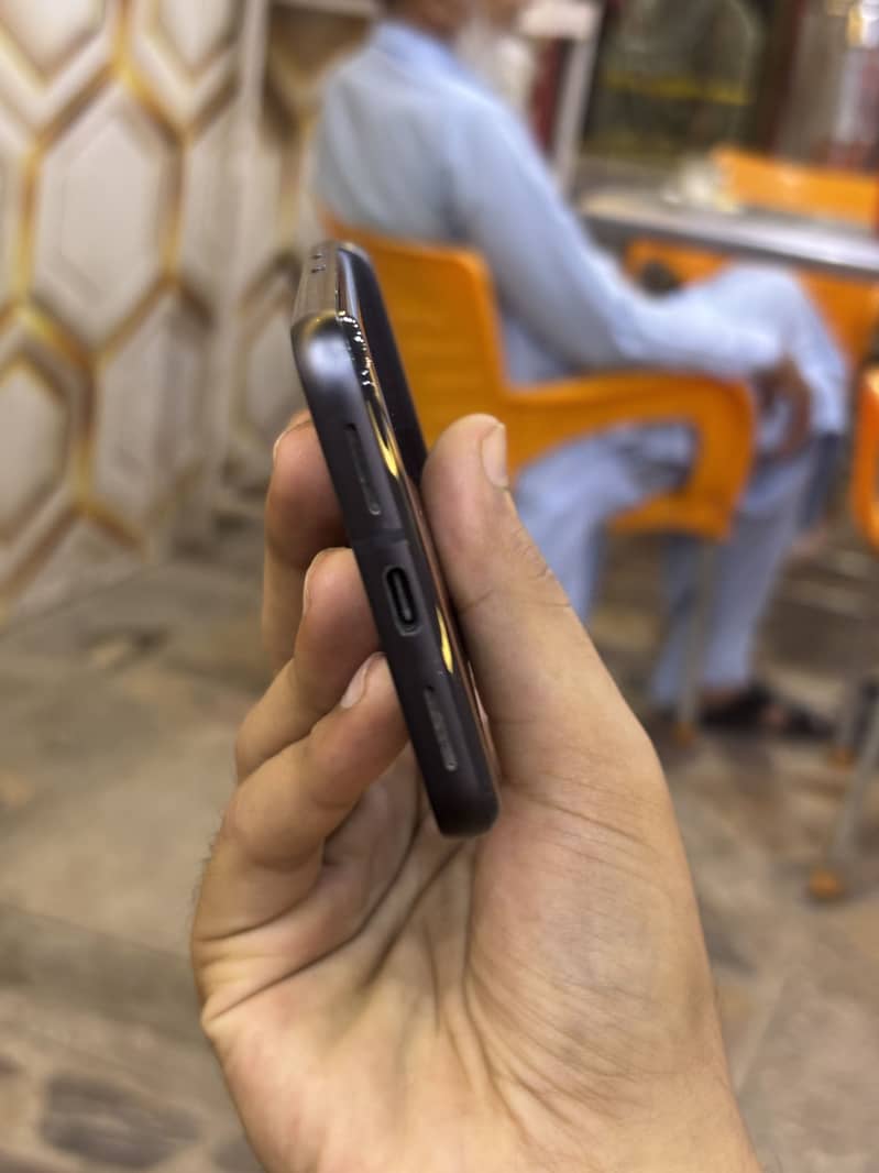 Google Pixel 8 4