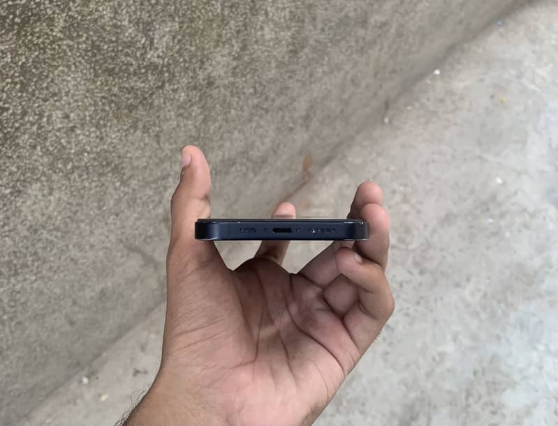 Apple iPhone 12 3