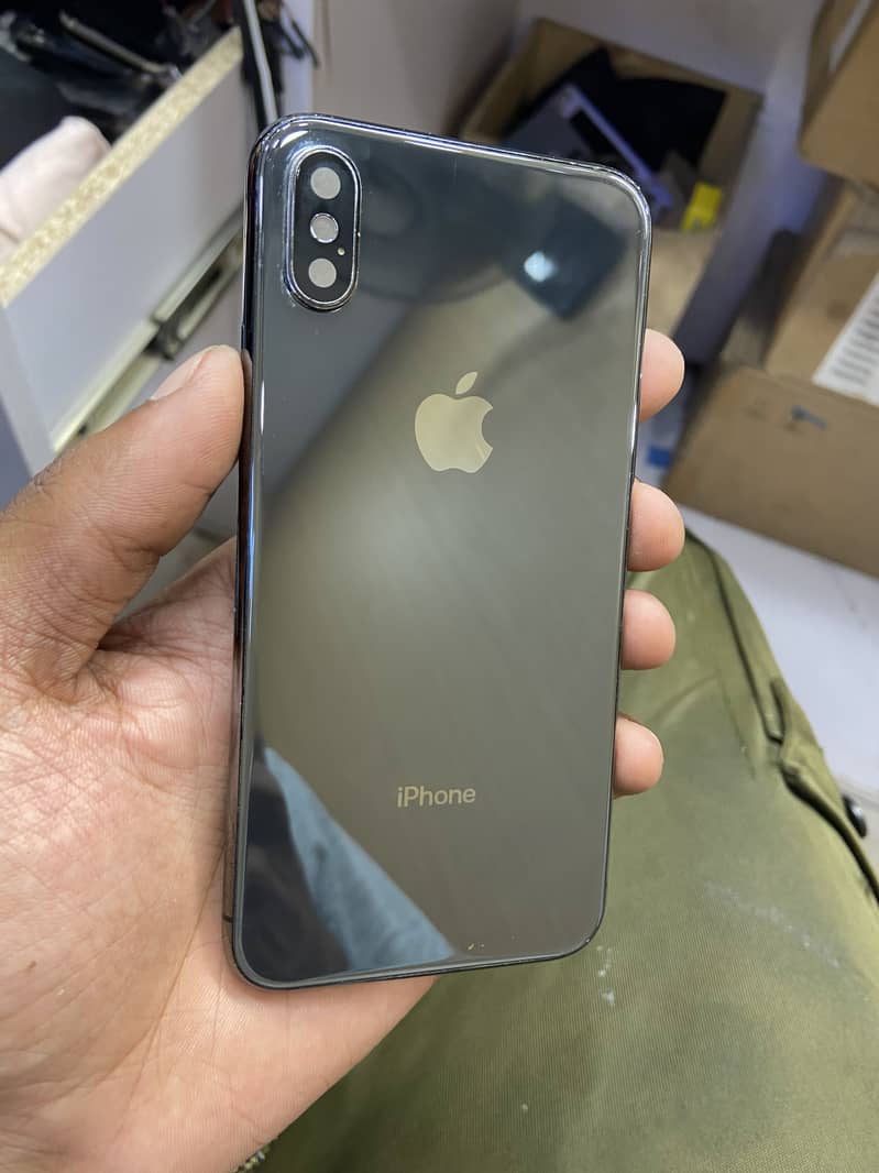 Apple iPhone XS Max 1