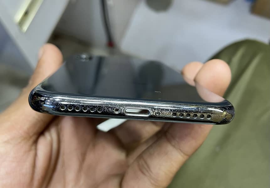 Apple iPhone XS Max 9