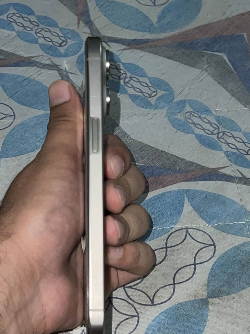 Apple iPhone 15 Pro Max 1