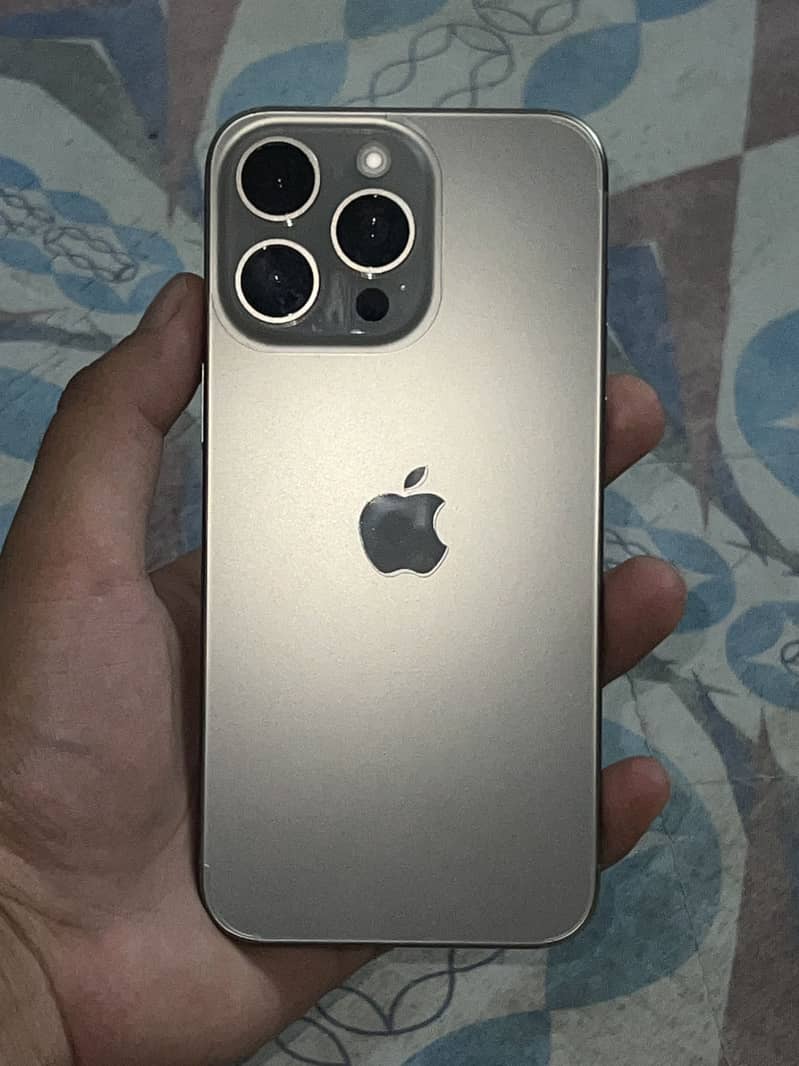 Apple iPhone 15 Pro Max 2