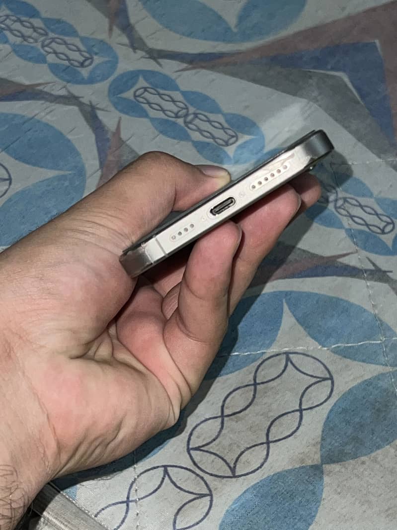 Apple iPhone 15 Pro Max 3