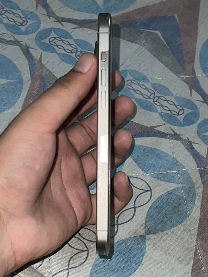 Apple iPhone 15 Pro Max 4
