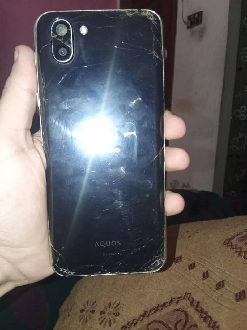 Sharp Aquos R2 1
