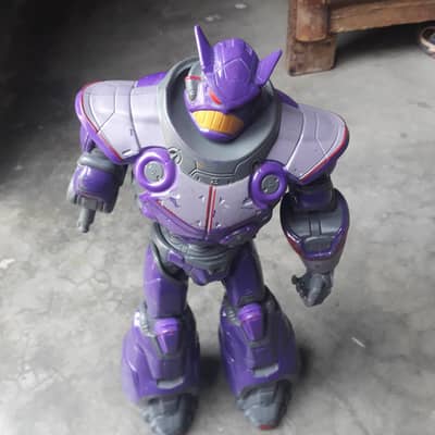 disney-pixar-lightyear-movie-blaster-attack-zurg-action-figure