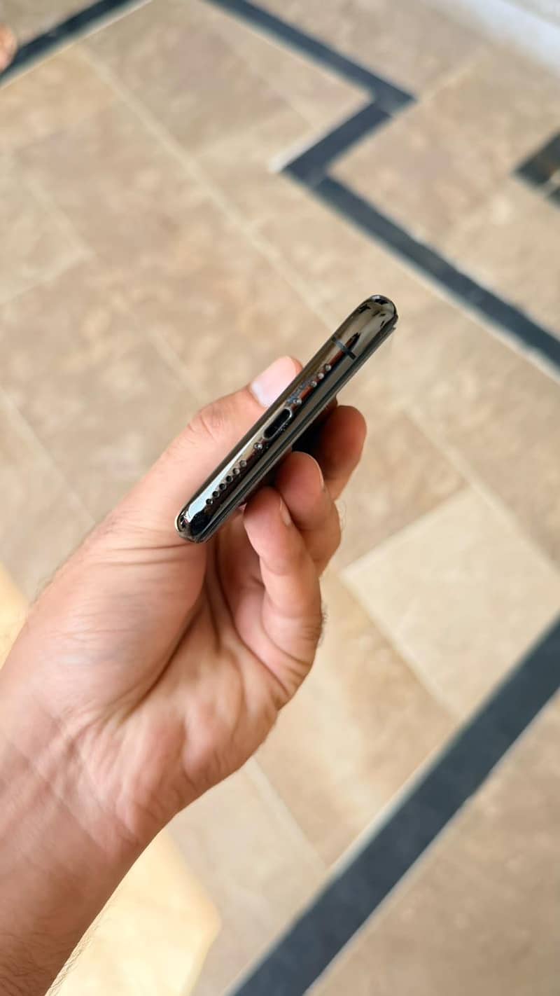 Apple iPhone 11 Pro 6