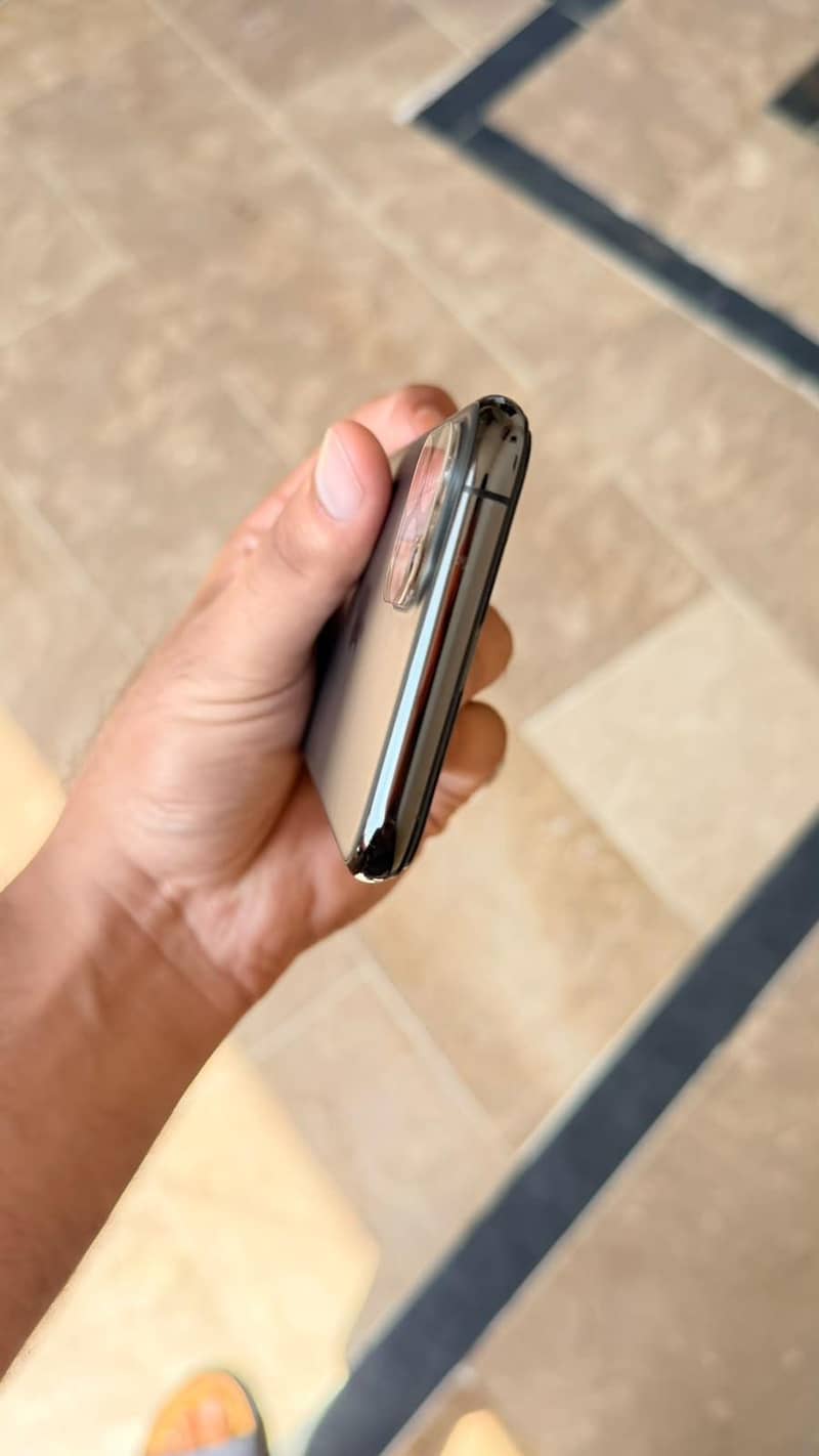 Apple iPhone 11 Pro 7