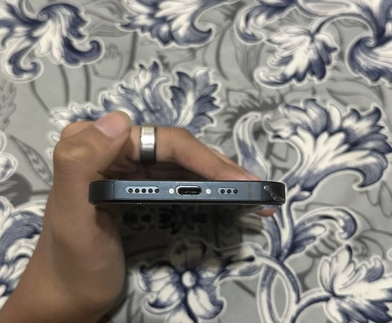Apple iPhone 13 3
