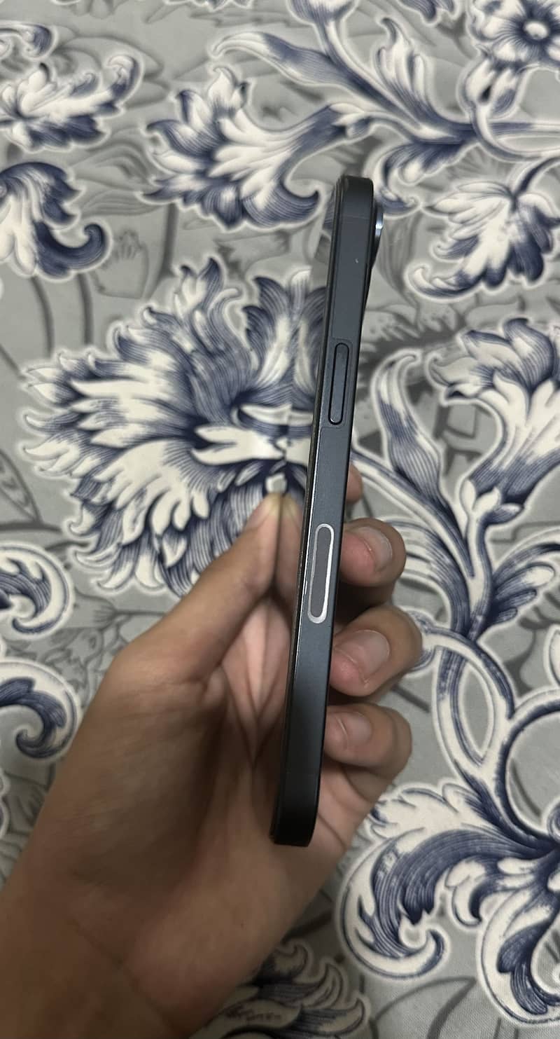 Apple iPhone 13 5