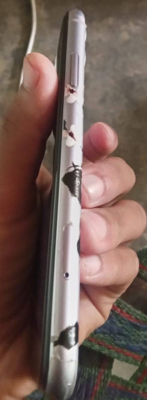 Apple iPhone 11 3