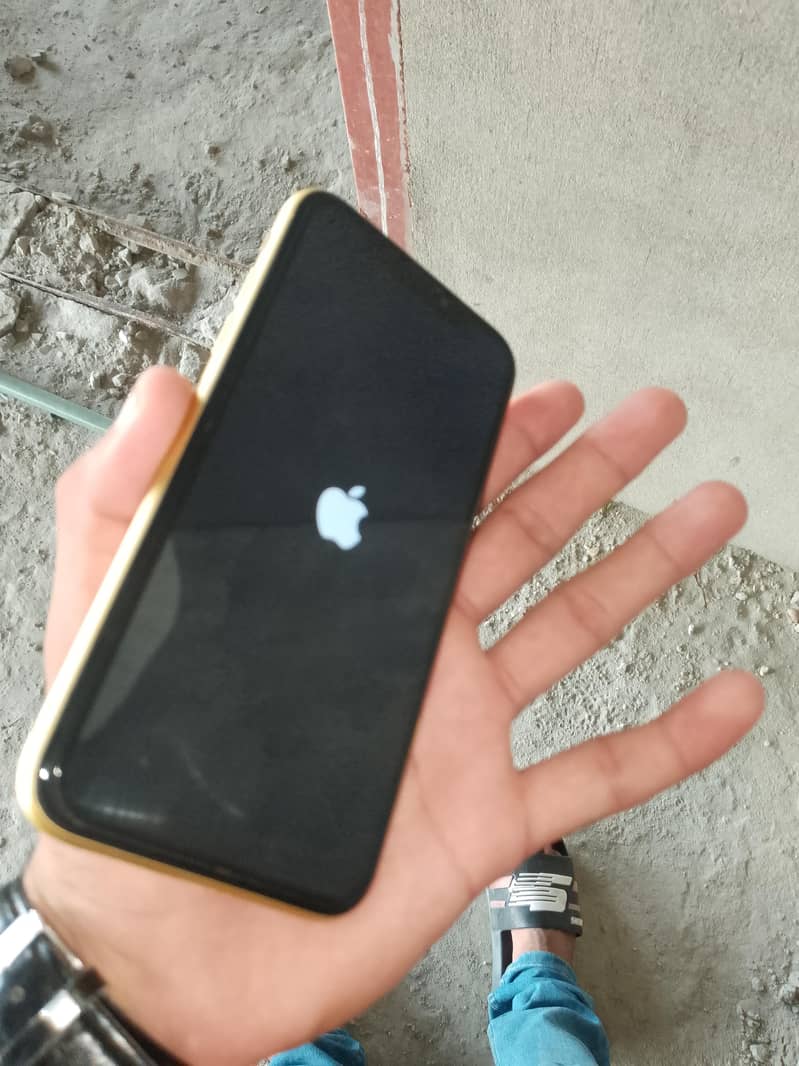 Apple iPhone 11 3