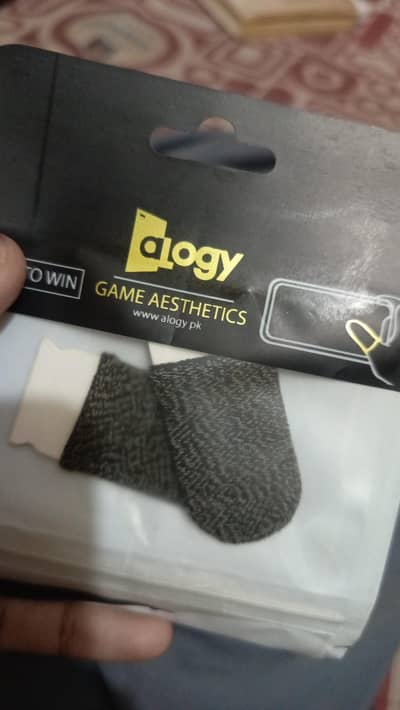 gloves 2-pair for PUBG mobile Roblox and free fire