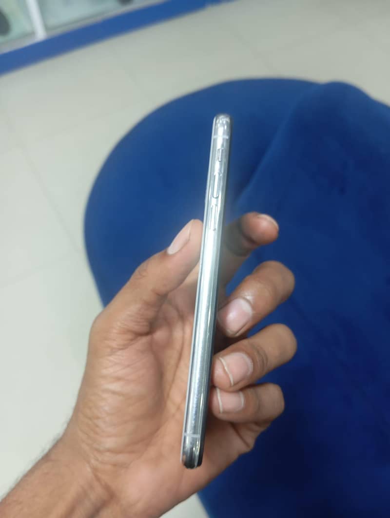 Apple iPhone X 3