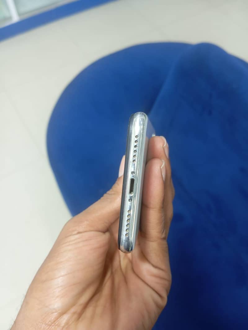 Apple iPhone X 5