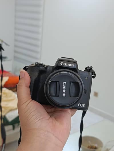 CANON EOS M50 MARK 2 + FREE TRIPOD