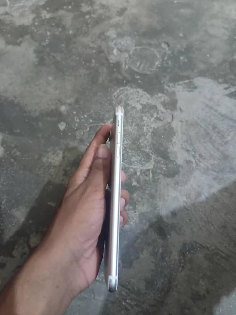Apple iPhone 7 Plus 2