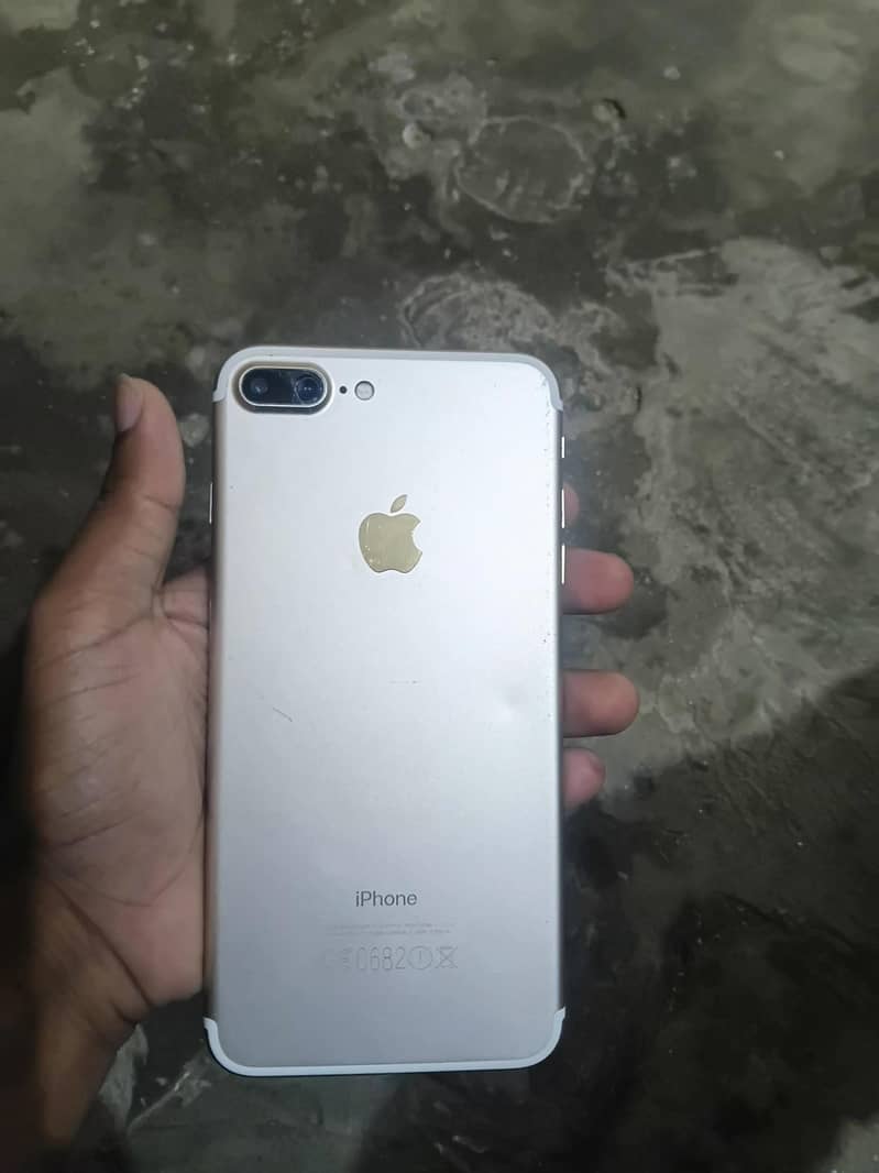 Apple iPhone 7 Plus 5