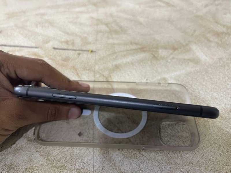Apple iPhone 11 3