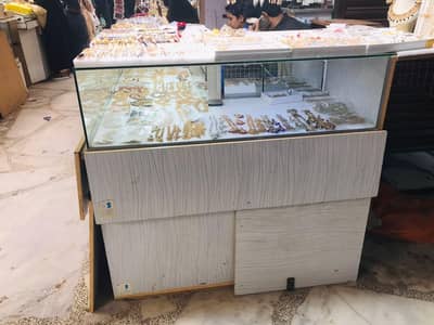 jewelry counter hai sell krna hai mri shop Khali ho rhi hai is waja se