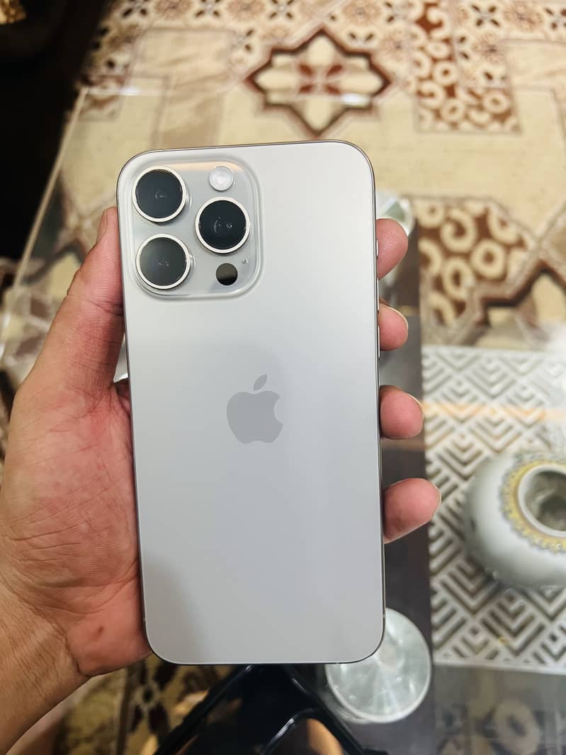 Apple iPhone 15 Pro Max 0