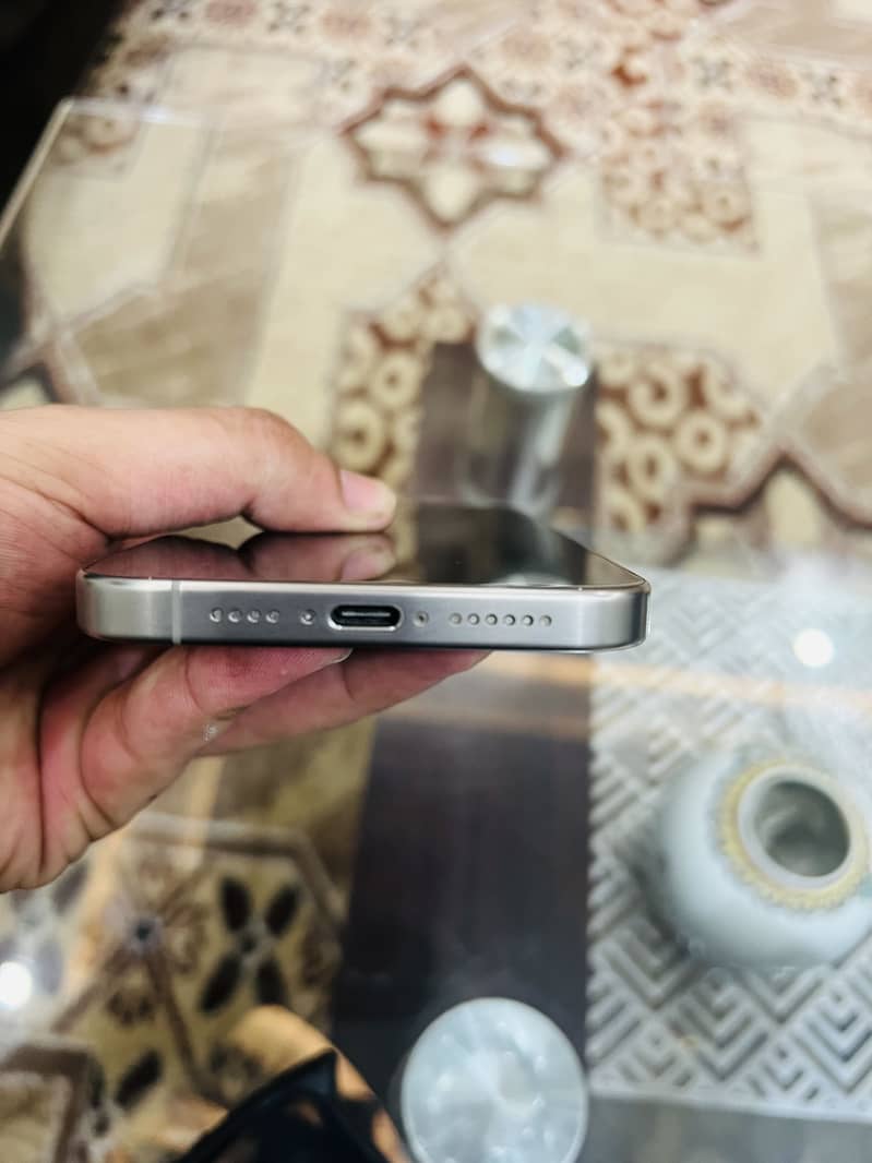 Apple iPhone 15 Pro Max 2