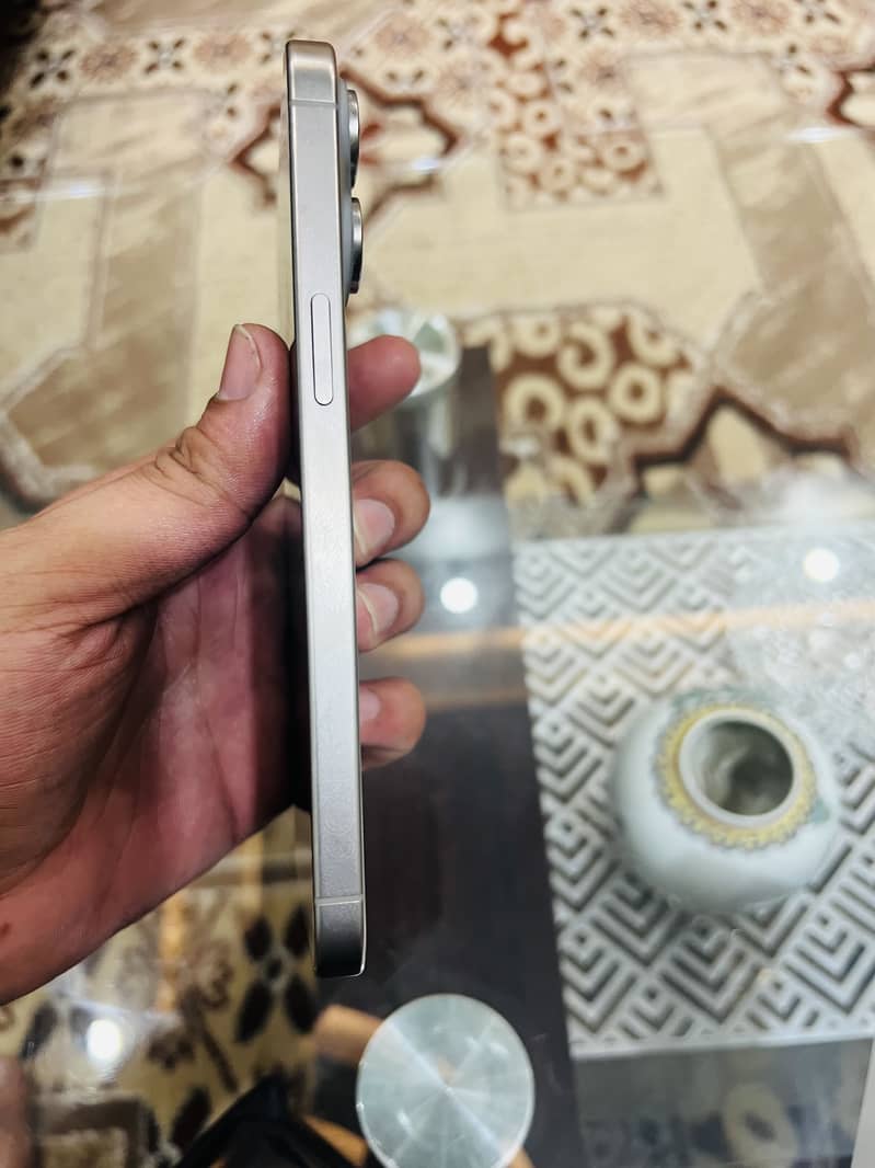 Apple iPhone 15 Pro Max 4