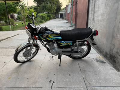 Honda CG 125 black colour