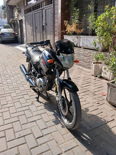 Yamaha YBR 125 in new bike condition