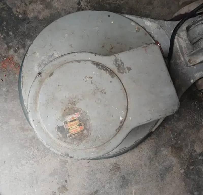 floor cleaning machine. 3
