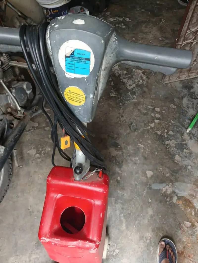 floor cleaning machine. 4