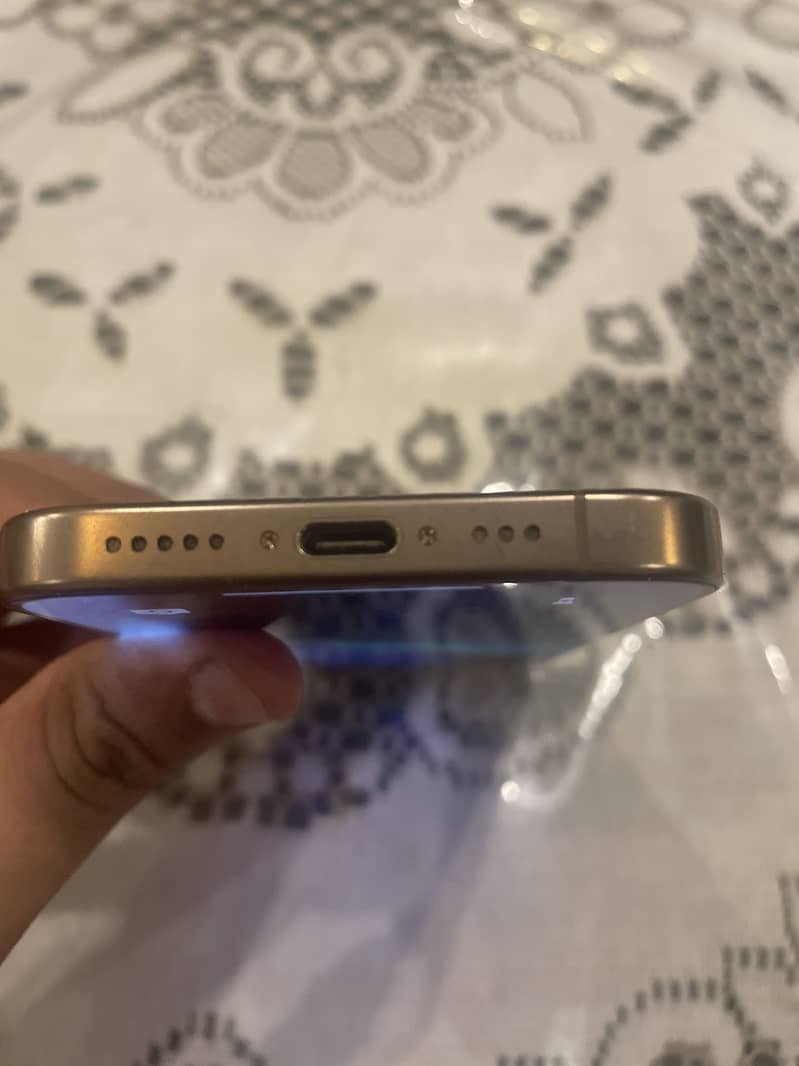 Apple iPhone 16 Pro 4