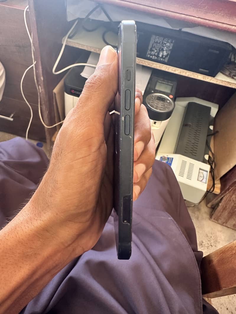 Apple iPhone 13 1