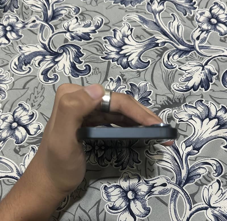 Apple iPhone 13 2
