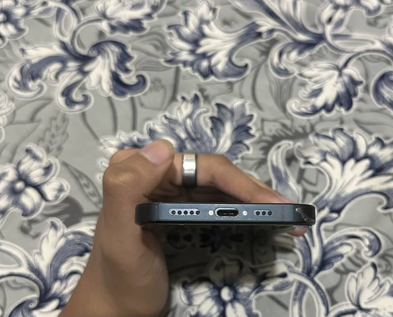 Apple iPhone 13 5