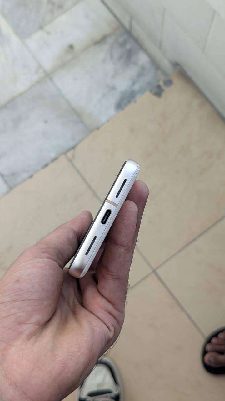 Google Pixel 8 3
