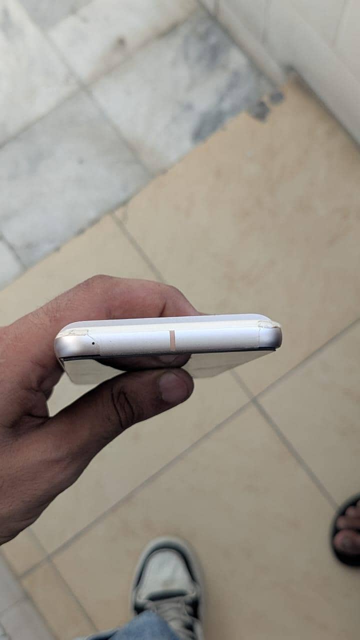 Google Pixel 8 4