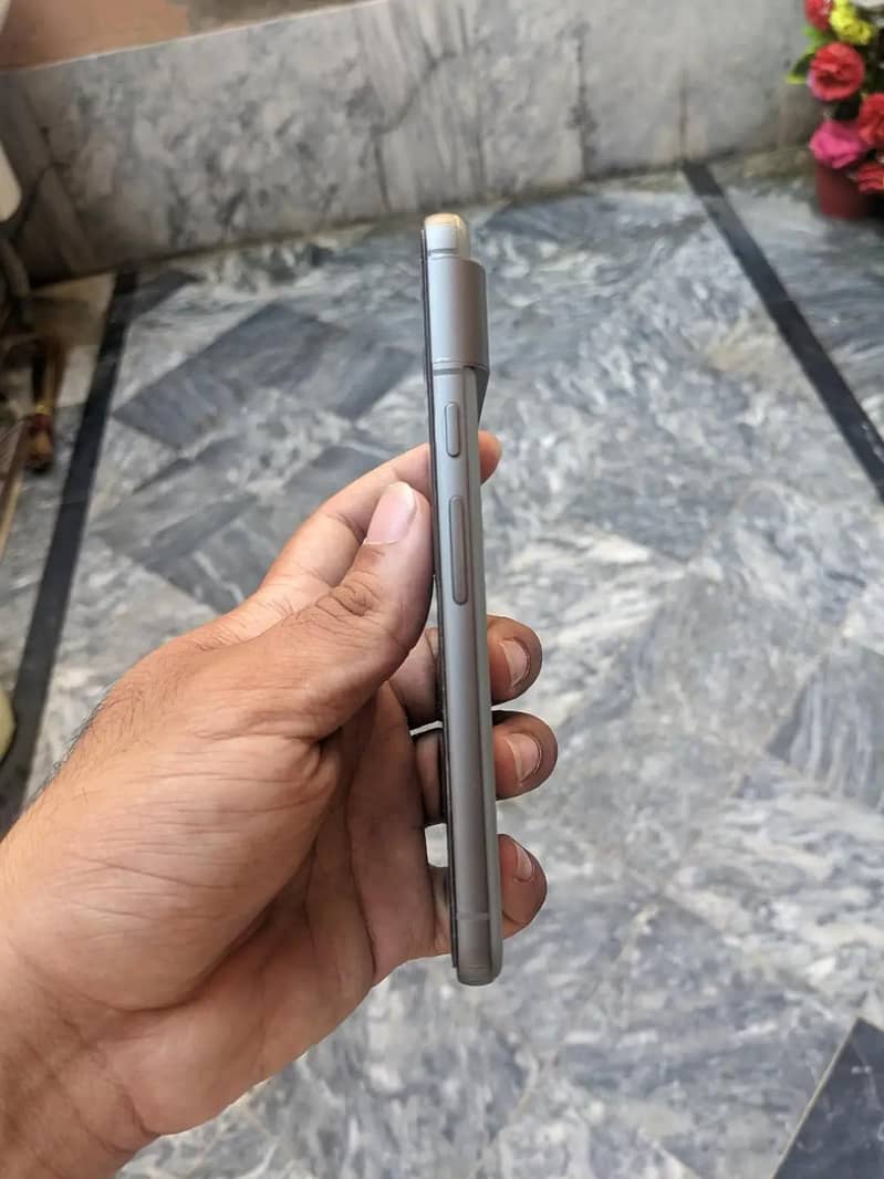 Google Pixel 8 4